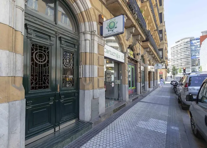 The Collection - Larramendi I * سان سيباستيان